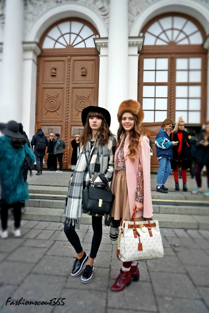 Jung fashionistas on Mercedes-Benz Fashion Week Russia 2015: cool colorblocking styles.