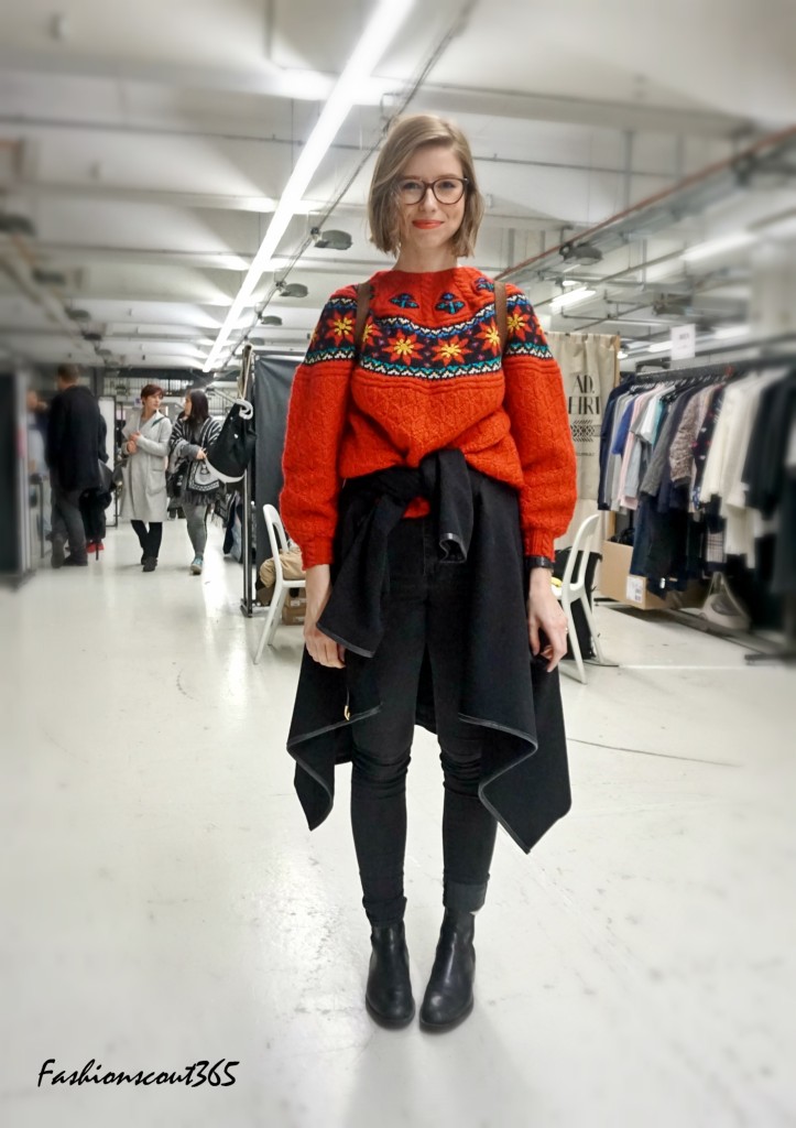 Ein modischer Look bei Designer Sale Berlin: Oversize-Strick-Pullover