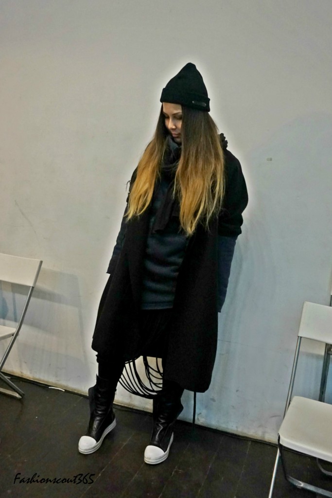 Look der russischen Designerin Olya Egorova: ein gelungenes Outfit im Grunge-Stil. Streetstyle Moskau.