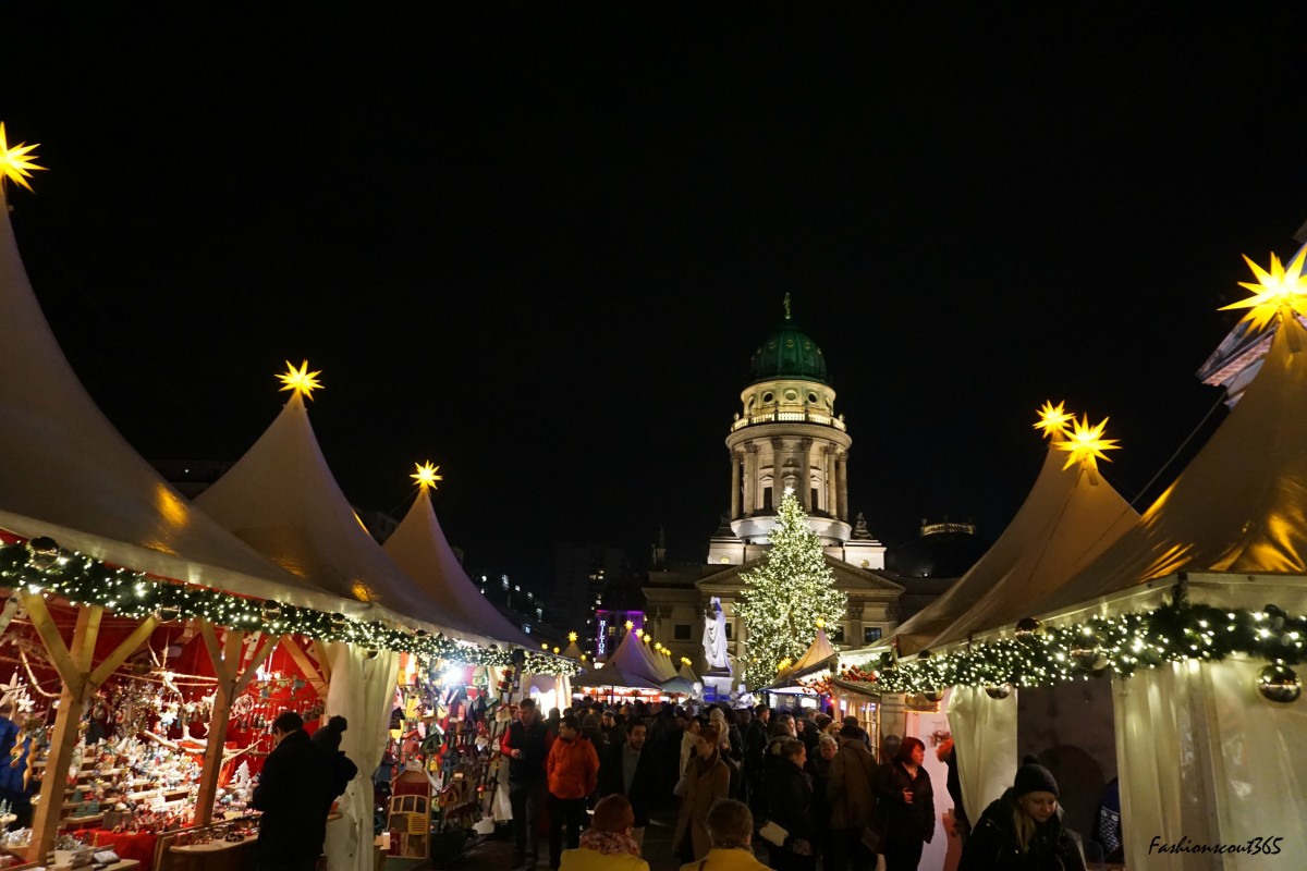 Рождественский рынок на Gendarmenmarkt в Берлинe, декабрь 2015 г.